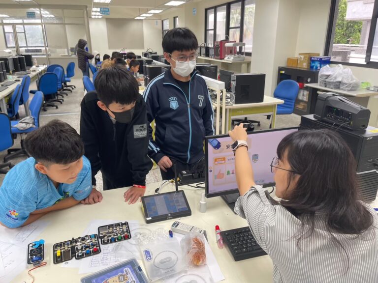 LINE_ALBUM_1121028_231218_21