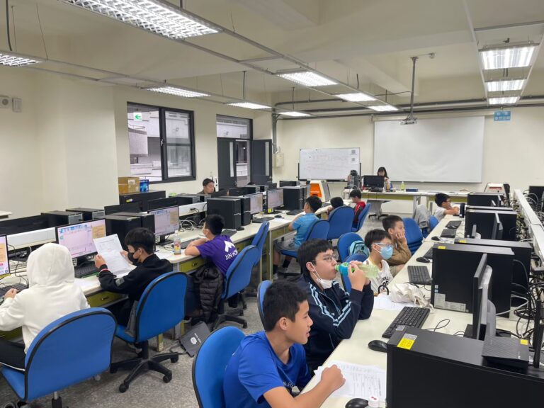 LINE_ALBUM_1121028_231218_33